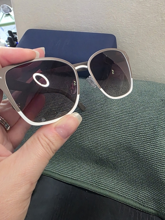 GAP Oversized Cat‑Eye Sunglasses – Model SGP001 Grey – NWT Case and Cloth main image 10